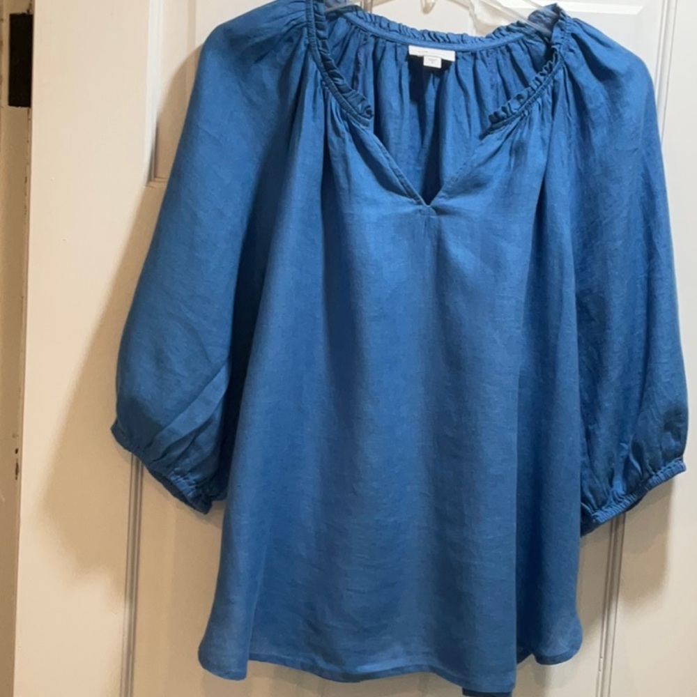 JJill Love Linen Lovely Shade of Blue Ruffle Neckline Curved Hem Top